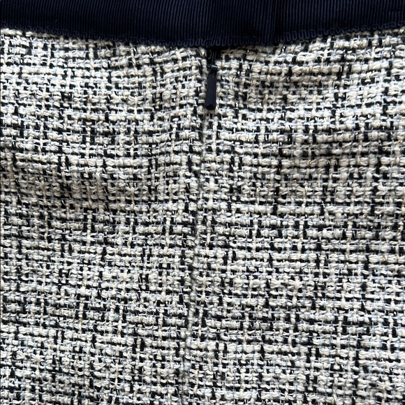 Weekend Max Mara tweed skirt with fringe bottom and silver threads EUC NWOT - Picture 4 of 10